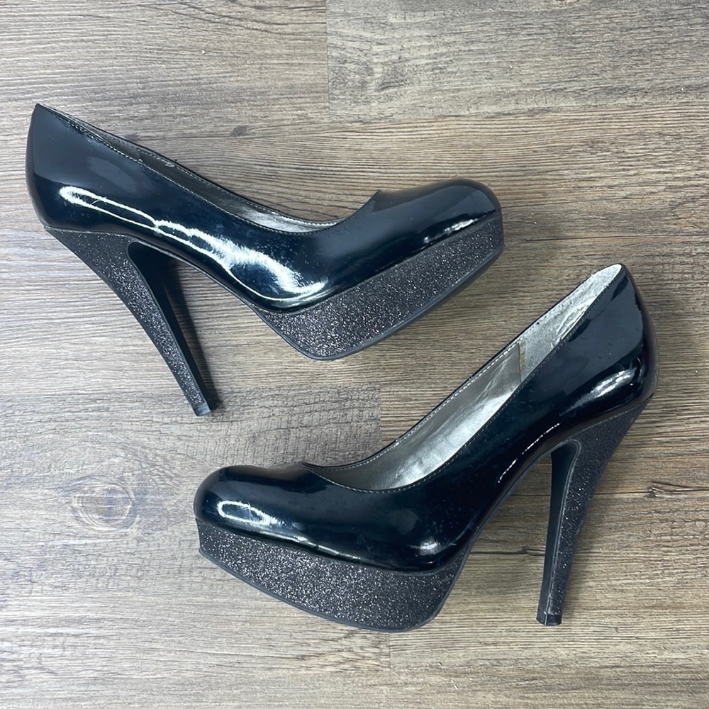 G by Guess Women’s Patent Leather and Sparkle Platform High Heels, size 8